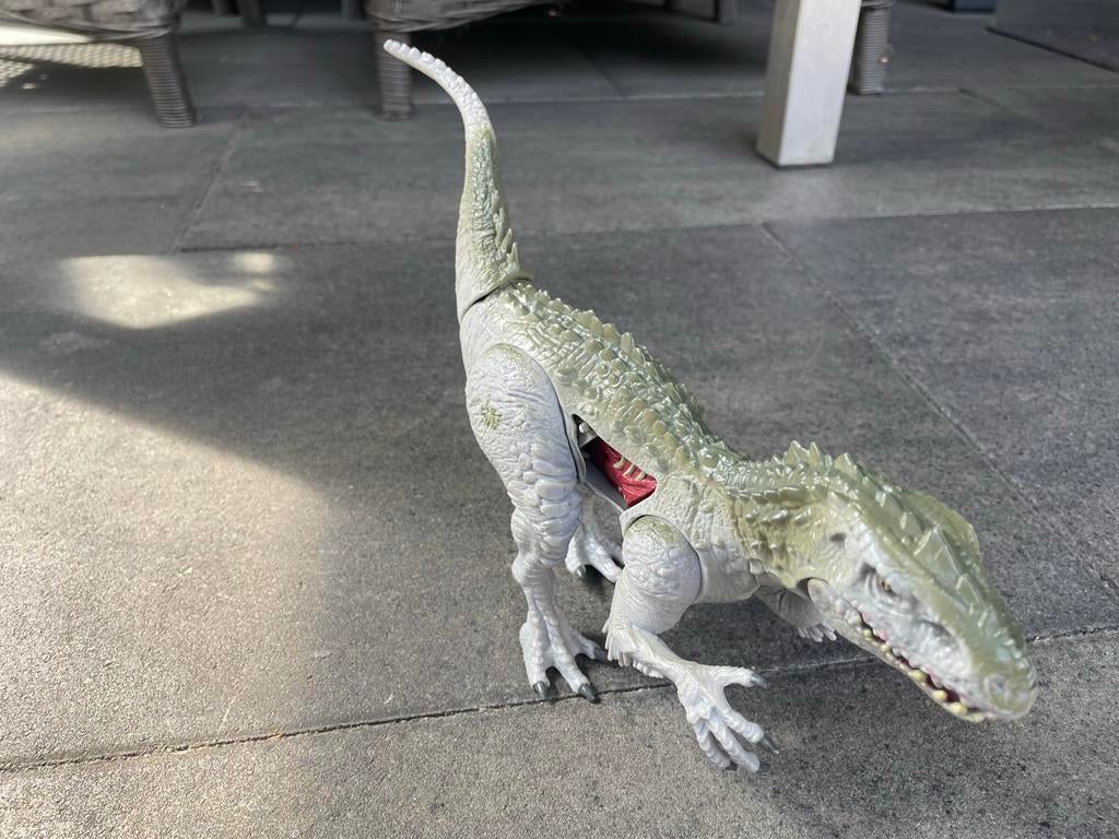 Jurassic World Indominus Rex met bewegende delen, Ophalen, Gebruikt