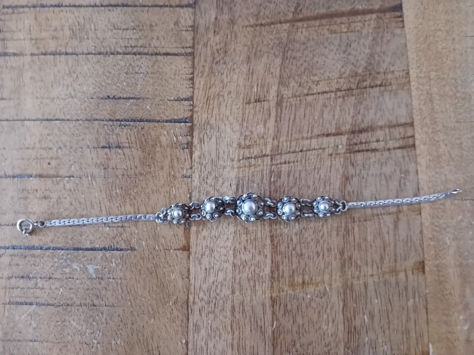 Prachtig  antiek zilveren armband met 5 Zeeuwse Knopjes., Ophalen of Verzenden, Zilver, Armband
