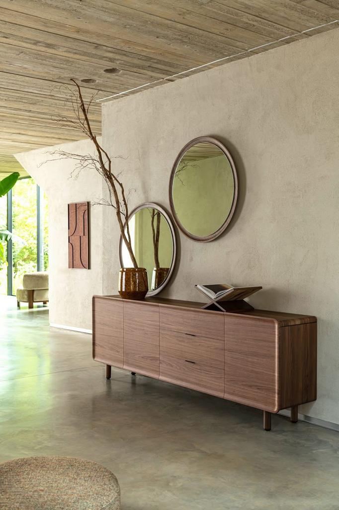 Dressoir Brianza notenhout 210cm showmodel nu € 1.299,-, Info@micheldethouars.nl, 9723 CA, Nieuw, 200 cm of meer