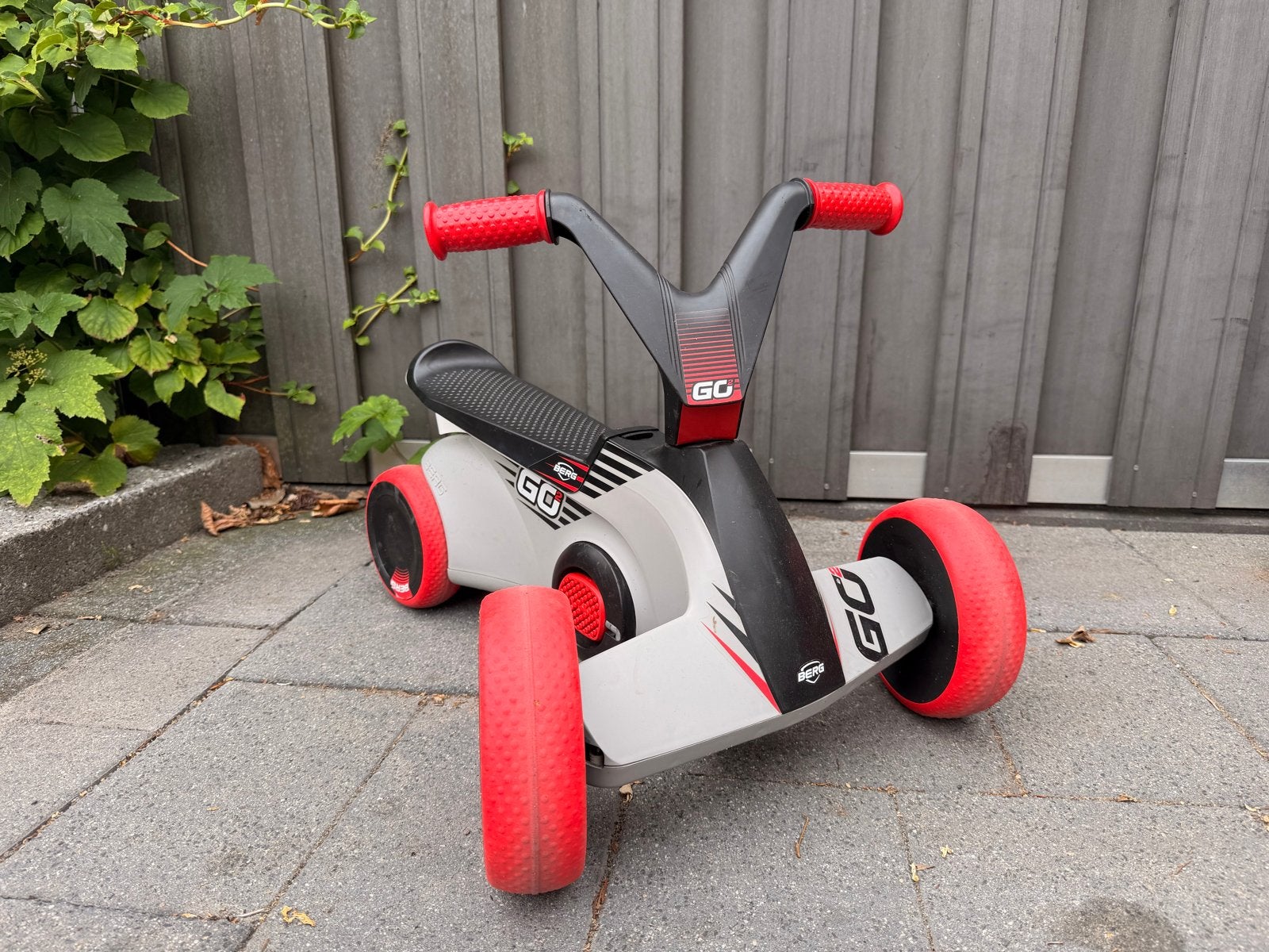 BERG GO² SparX Red: Loopauto en Trapauto 2-in-1 voor kids, Ophalen, Gebruikt, Loopvoertuig