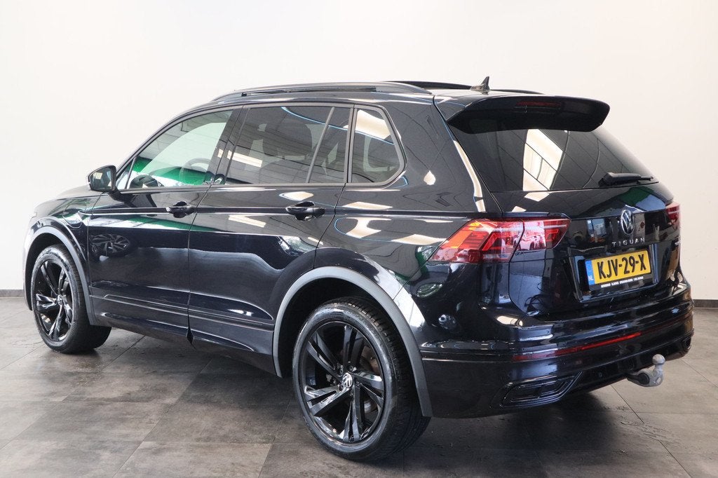 Volkswagen Tiguan 1.4 TSI eHybrid R-Line Business+ Volleder, Auto's, Volkswagen, 1716 kg, 4 cilinders, Overige brandstoffen, Zwart