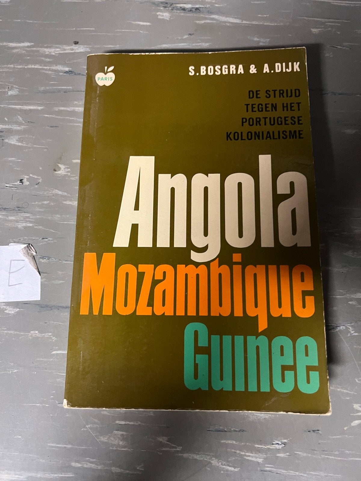 Angola, Mozambique, Guinee: Strijd tegen Portugees Koloniali, Ophalen of Verzenden, 20e eeuw of later, Gelezen, Afrika