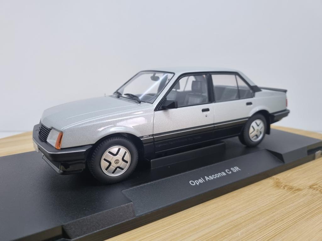 MCG Opel Ascona C SR Zilvergrijs Metallic 1:18 Nieuw in doos, Hobby en Vrije tijd, Modelauto's | 1:18, Overige merken, C, Nieuw