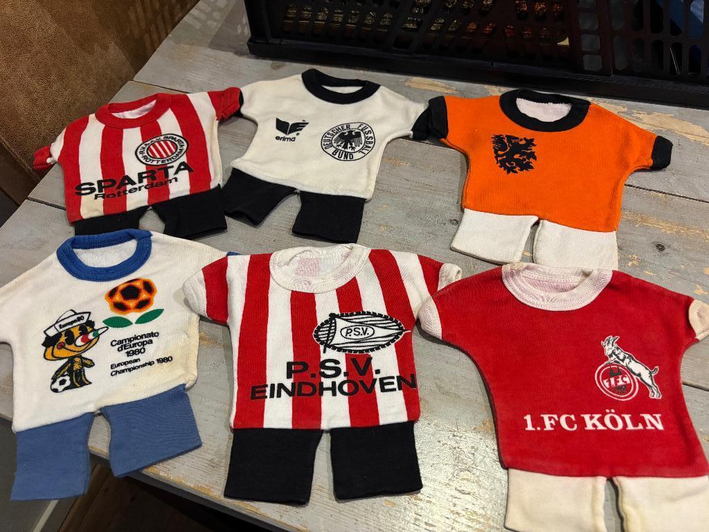 Vintage mini voetbalshirtjes uit de jaren 70/80 (20 x 15 cm), Ophalen of Verzenden, Gebruikt, Buitenlandse clubs, Shirt