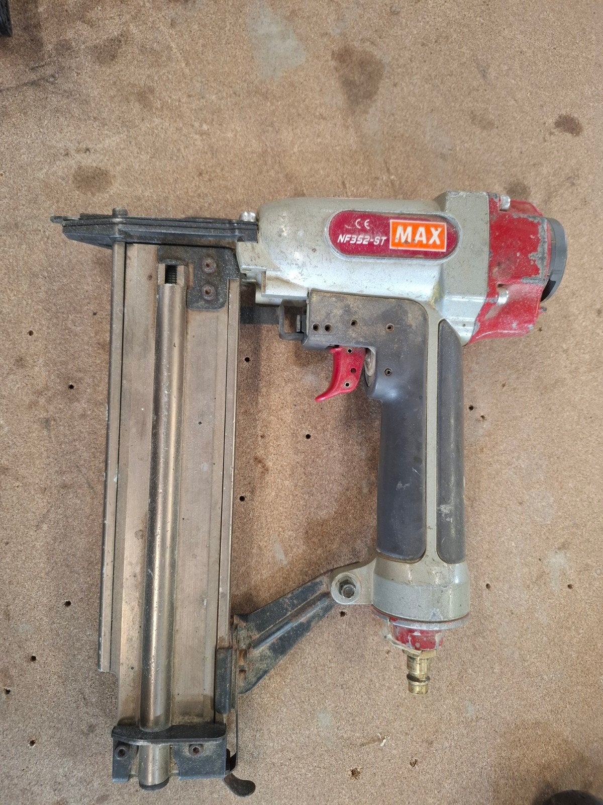 MAX NF352-ST/16-50 Air Nailer - Gebruikt, Ophalen of Verzenden, Gebruikt, Tacker/nietmachine, Overige merken