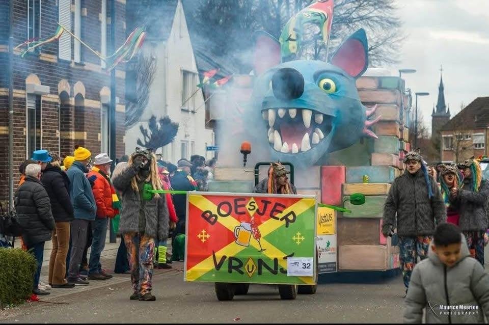 carnavalwagen thema bonte wolf, Ophalen, Zo goed als nieuw