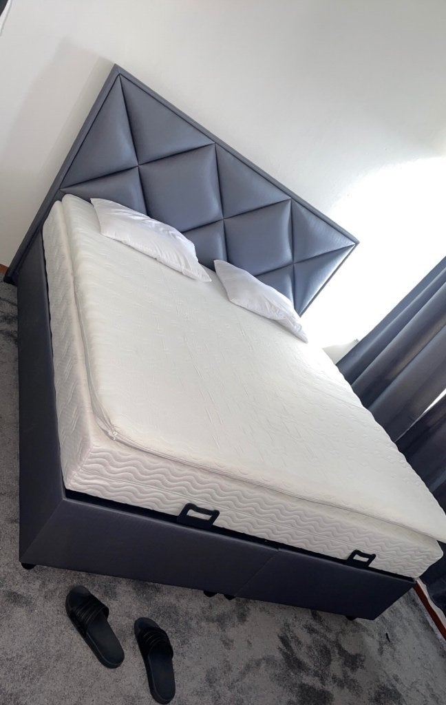 Bed, boxspring