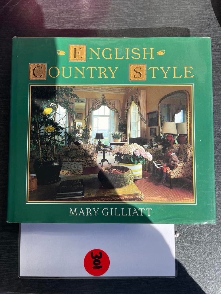 English Country Style - Mary Gilliatt (Interieur Design), Boeken, Ophalen of Verzenden, Gelezen, Interieur en Design