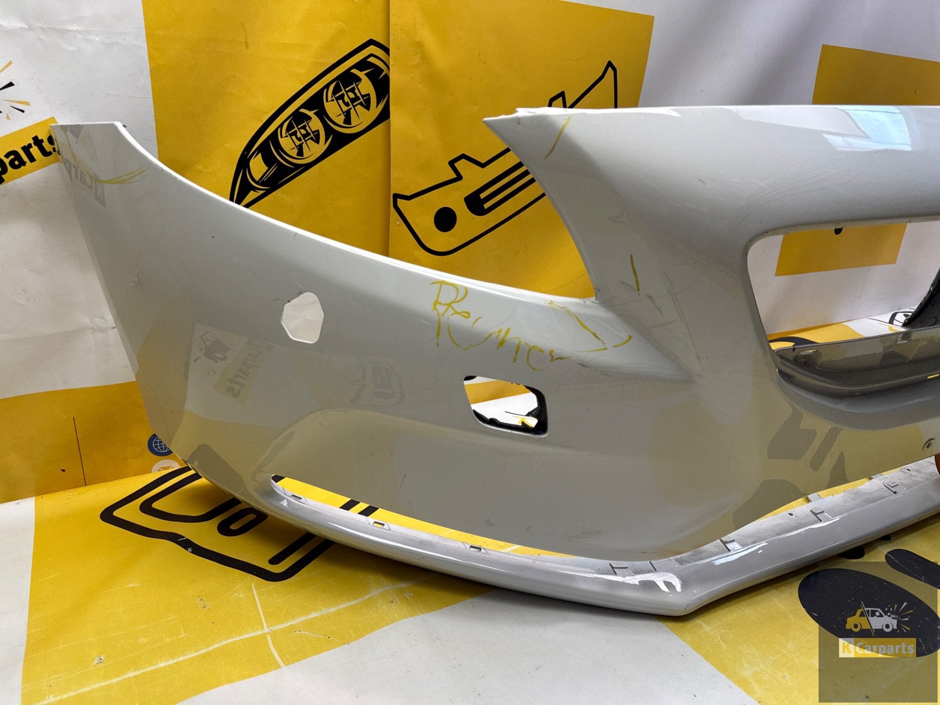 Volvo v40 Voorbumper KLS Normaal bumper, Gebruikt, Gunnar Engellaus vag 8
405 31  Gothenburg, SE, Voor, Info@volvocars.com