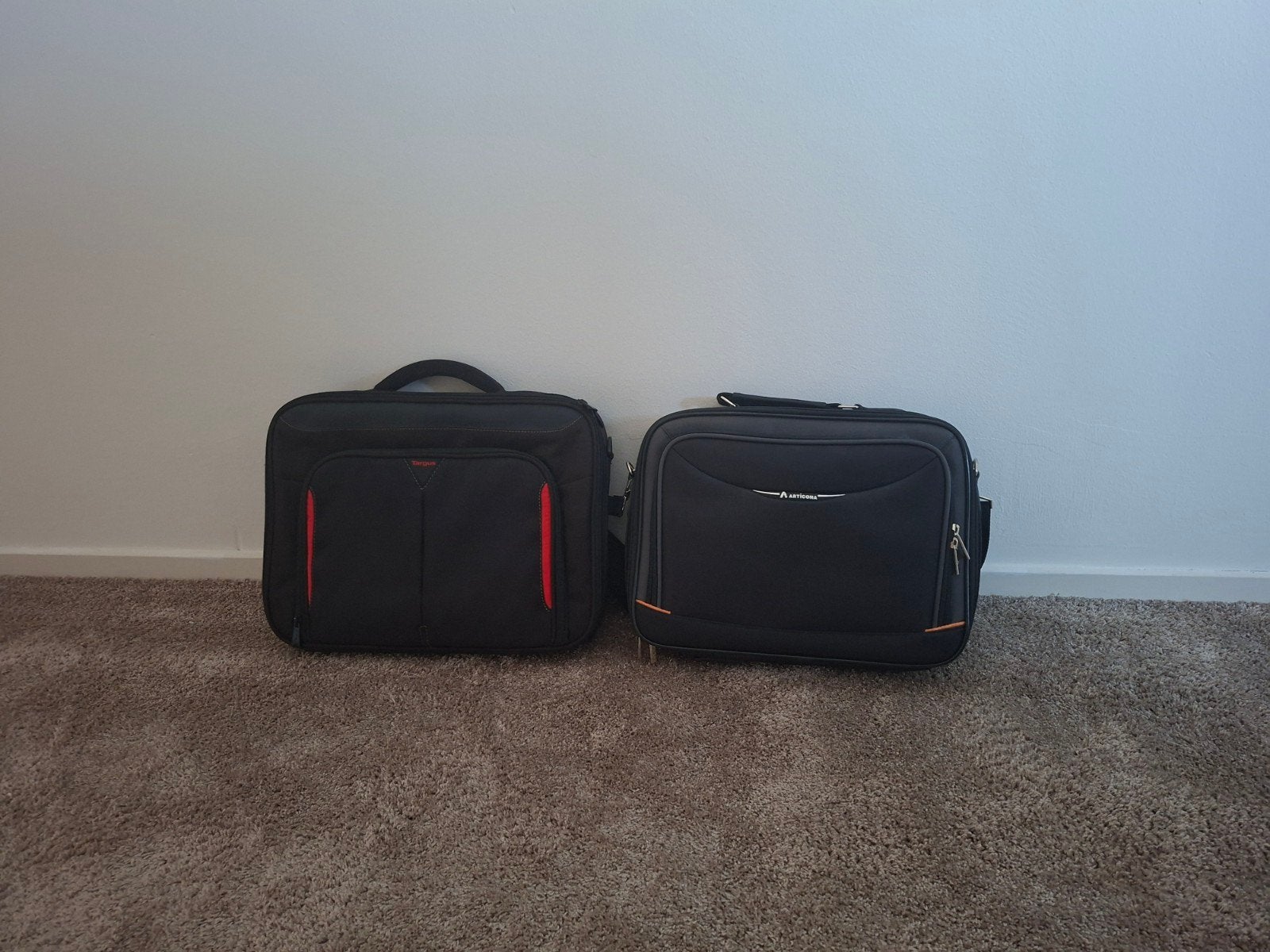 Laptoptas (2 stuks) zwart, Ophalen, 17 inch of meer, Zo goed als nieuw