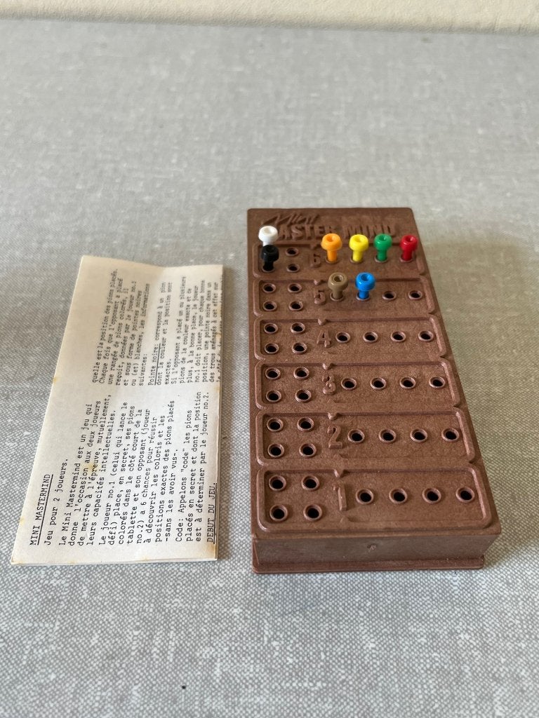 NIEUWSTAAT spel: MINI MASTERMIND broekzak formaat, Hobby en Vrije tijd, Gezelschapsspellen | Bordspellen, Clipper, Een of twee spelers