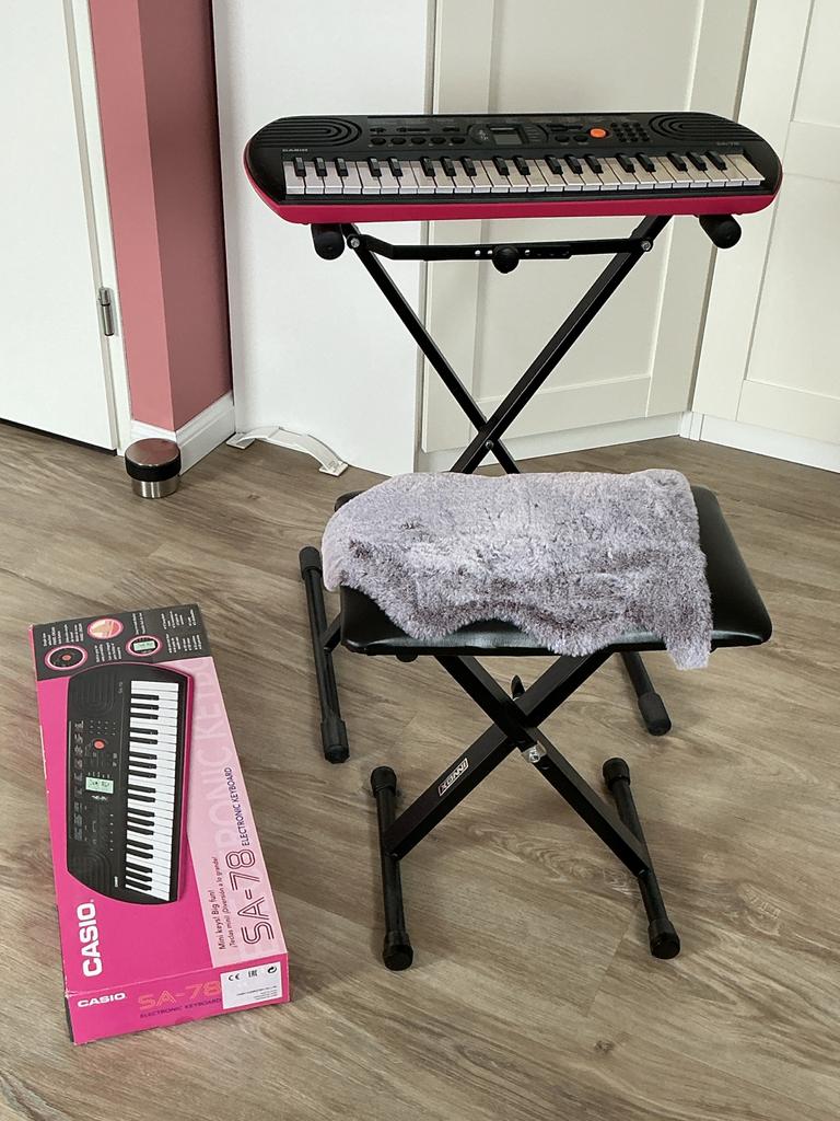 Casio SA-78 keyboard met standaard en krukje, Ophalen, Casio, Overige aantallen, Zo goed als nieuw