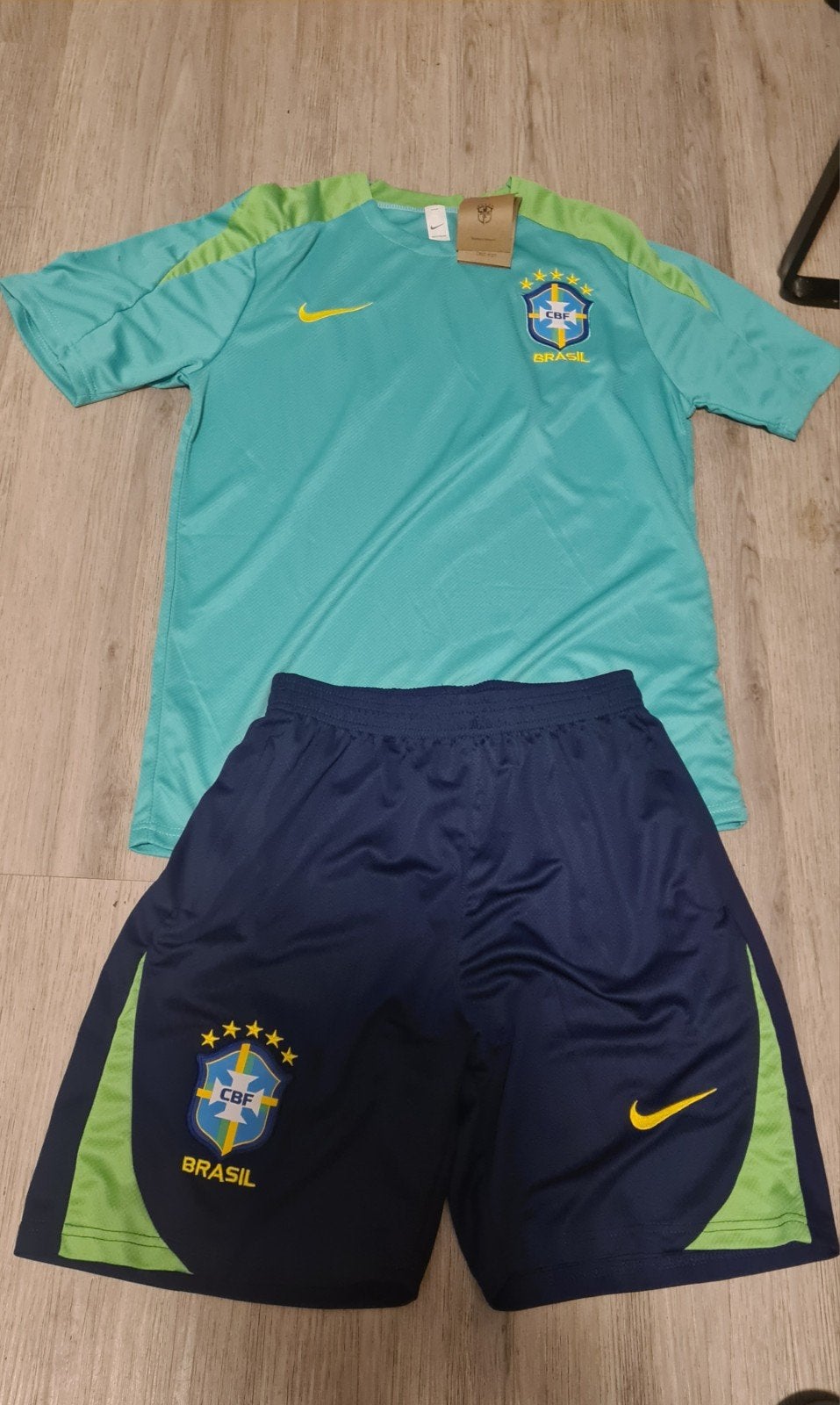 Nike Brazilië Thuistenue - Shirt en Broekje, Sport en Fitness, Maat M, Ophalen of Verzenden, Nieuw, Set