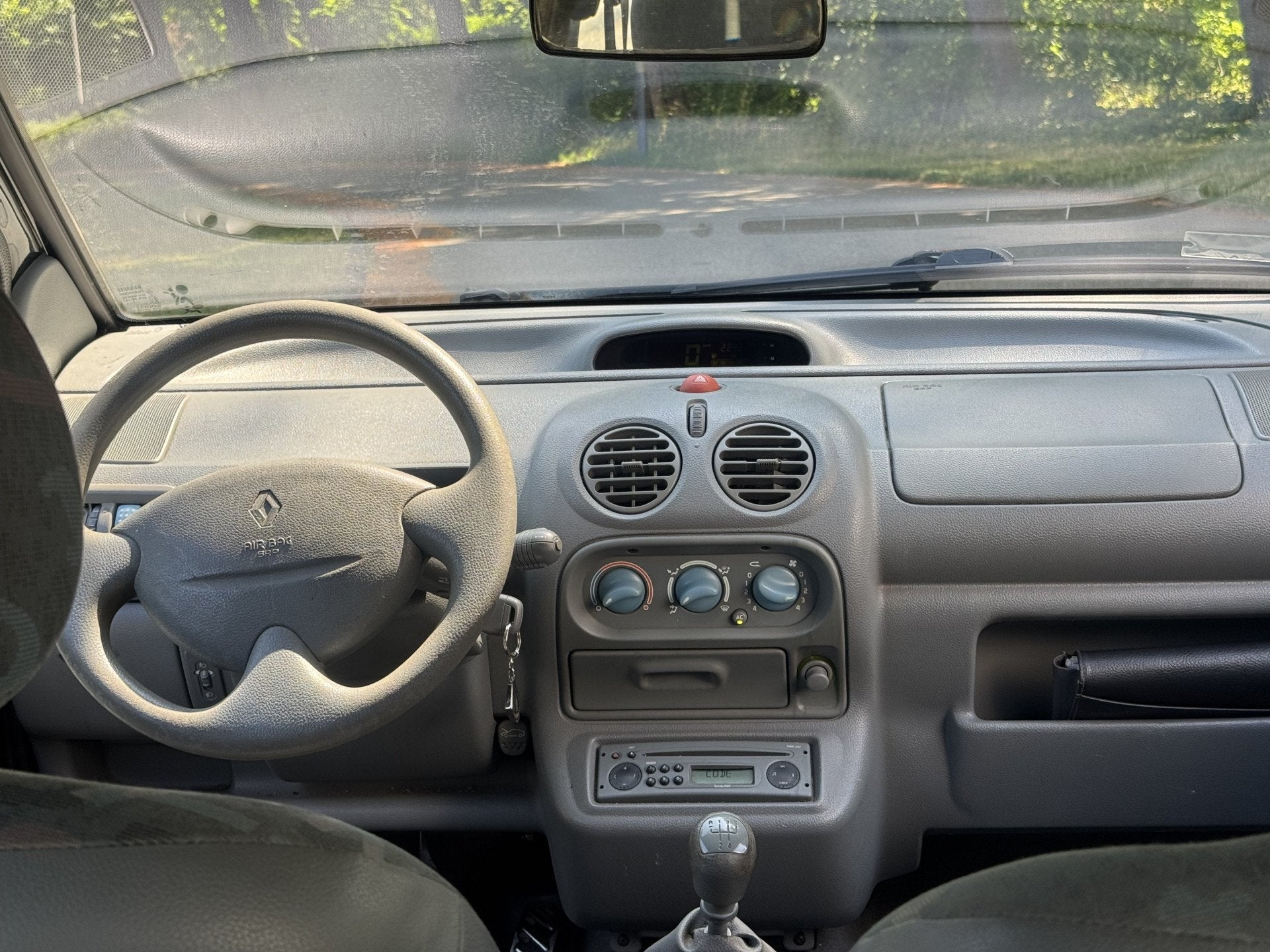Renault Twingo 1.2-16V AIRCO, RIJKLAAR (bj 2005), Auto's, Voorwielaandrijving, 4 cilinders, 4 stoelen, Zwart