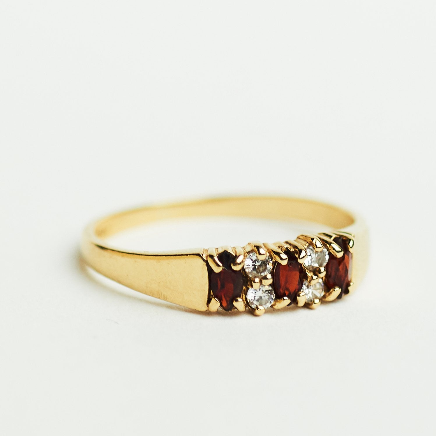 Vintage ring, Ophalen of Verzenden, Met edelsteen, Dame, Rood
