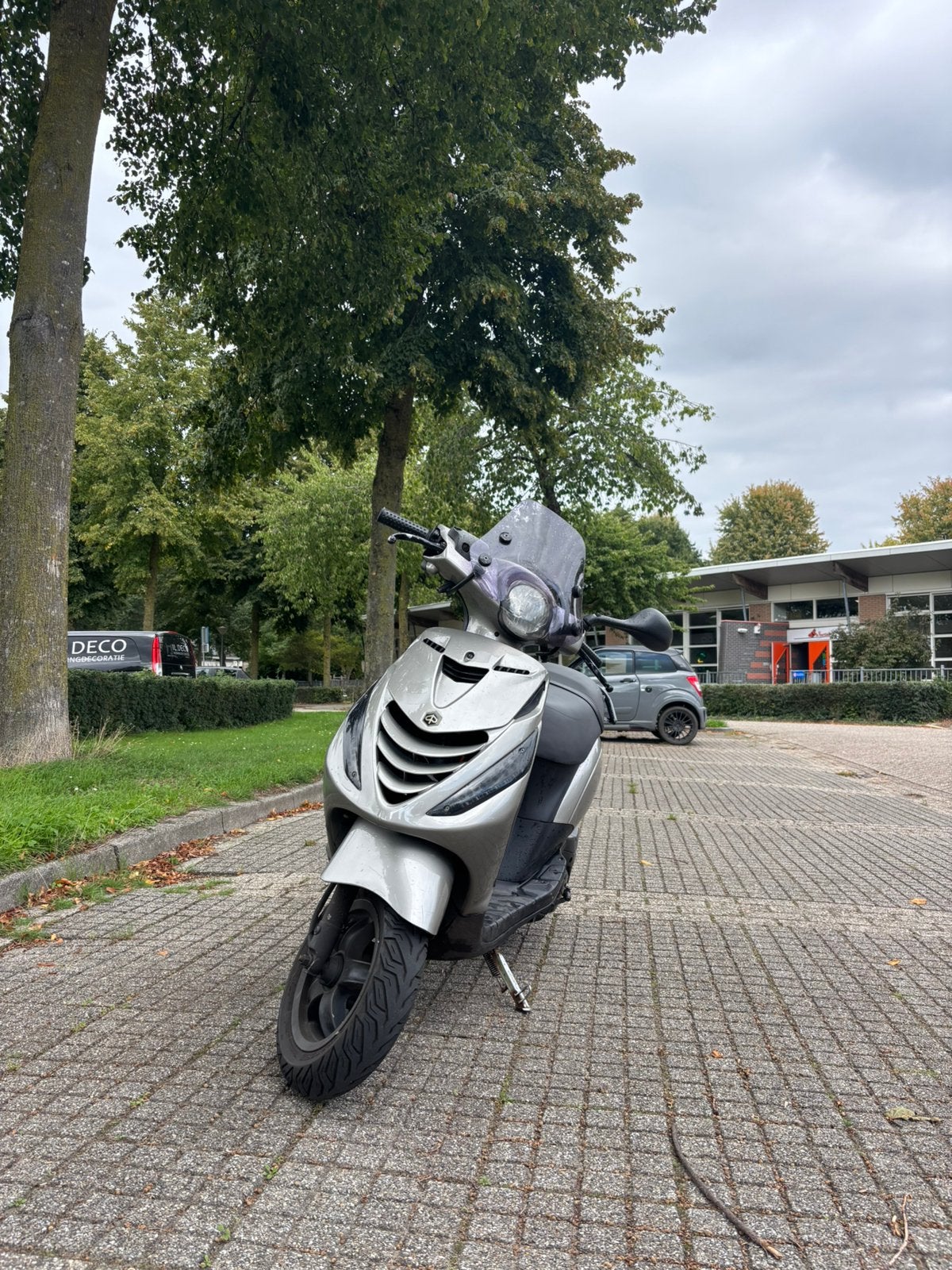 Piaggio Zip 2013 – 80cc – 18.500 km incl. helm & kettingslot, Ophalen, Zo goed als nieuw, Benzine, Zip