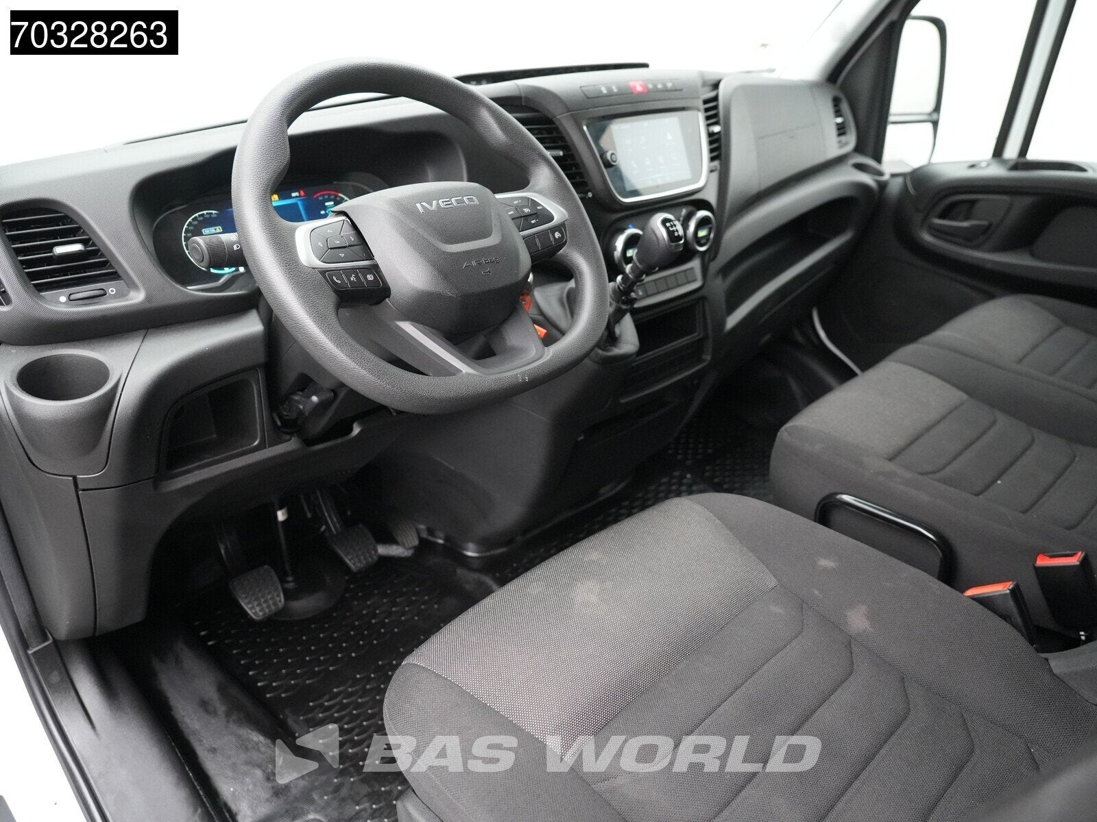 Iveco Daily 35C16 3.0L Laadklep NEW MODEL Dubbellucht 160PK, Auto's, Stof, Gebruikt, Euro 6, 4 cilinders