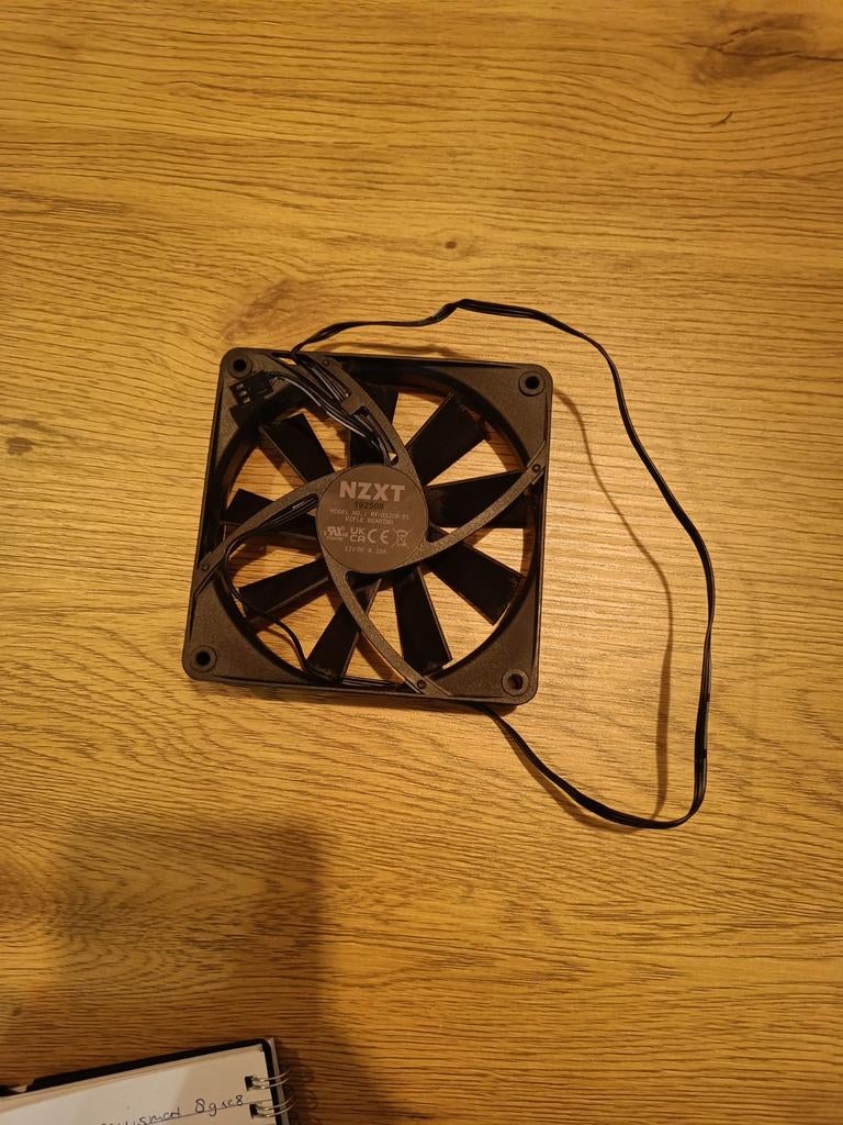 NZXT 192508 3 pin koelventilator / pc fan, Computers en Software, Computerkoelers, Ophalen of Verzenden, Luchtkoeling