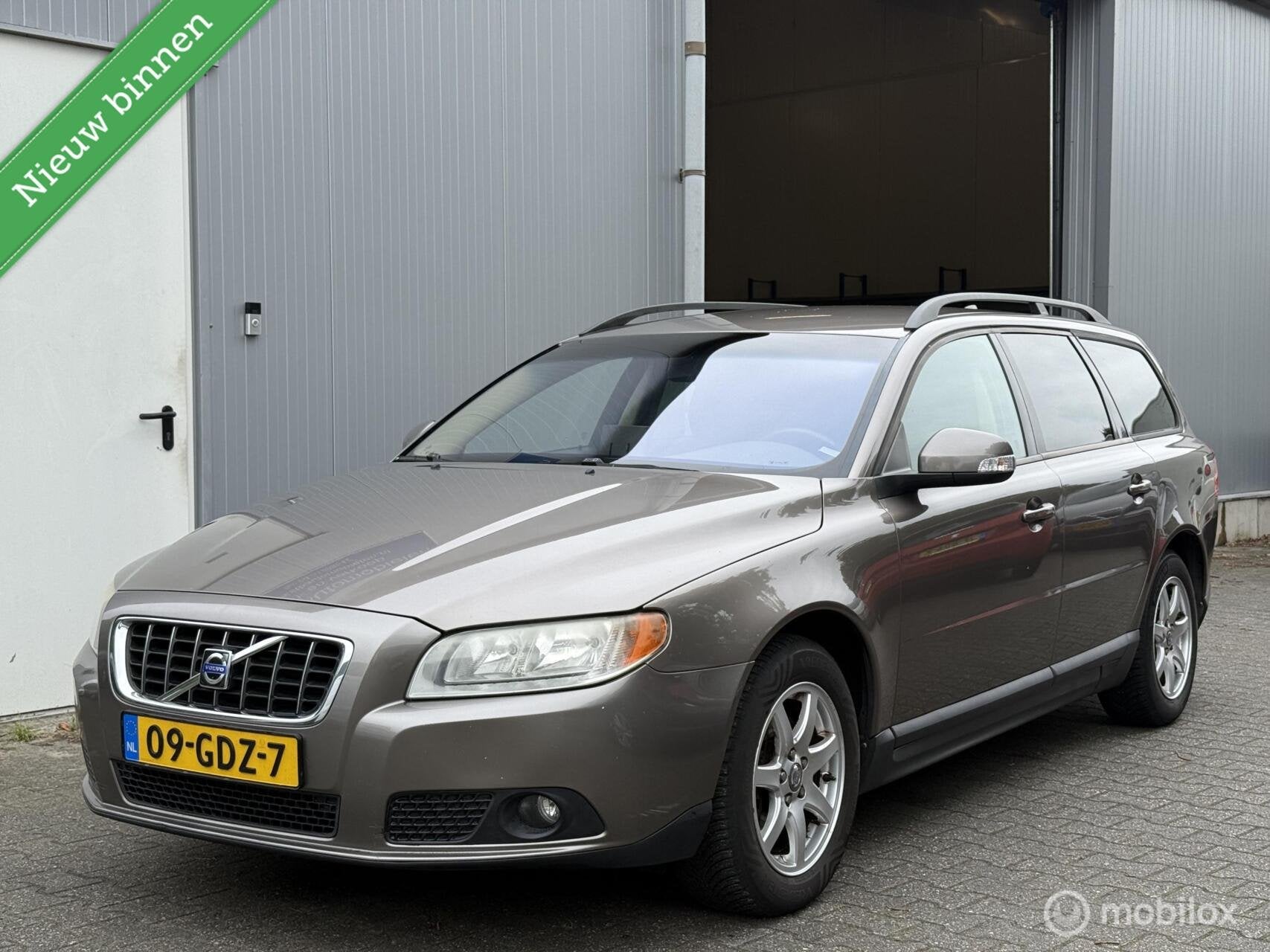 Volvo V70 2.0 Benzine, Navi, Trekhaak, 145 pk, Gebruikt, 4 cilinders, Handgeschakeld