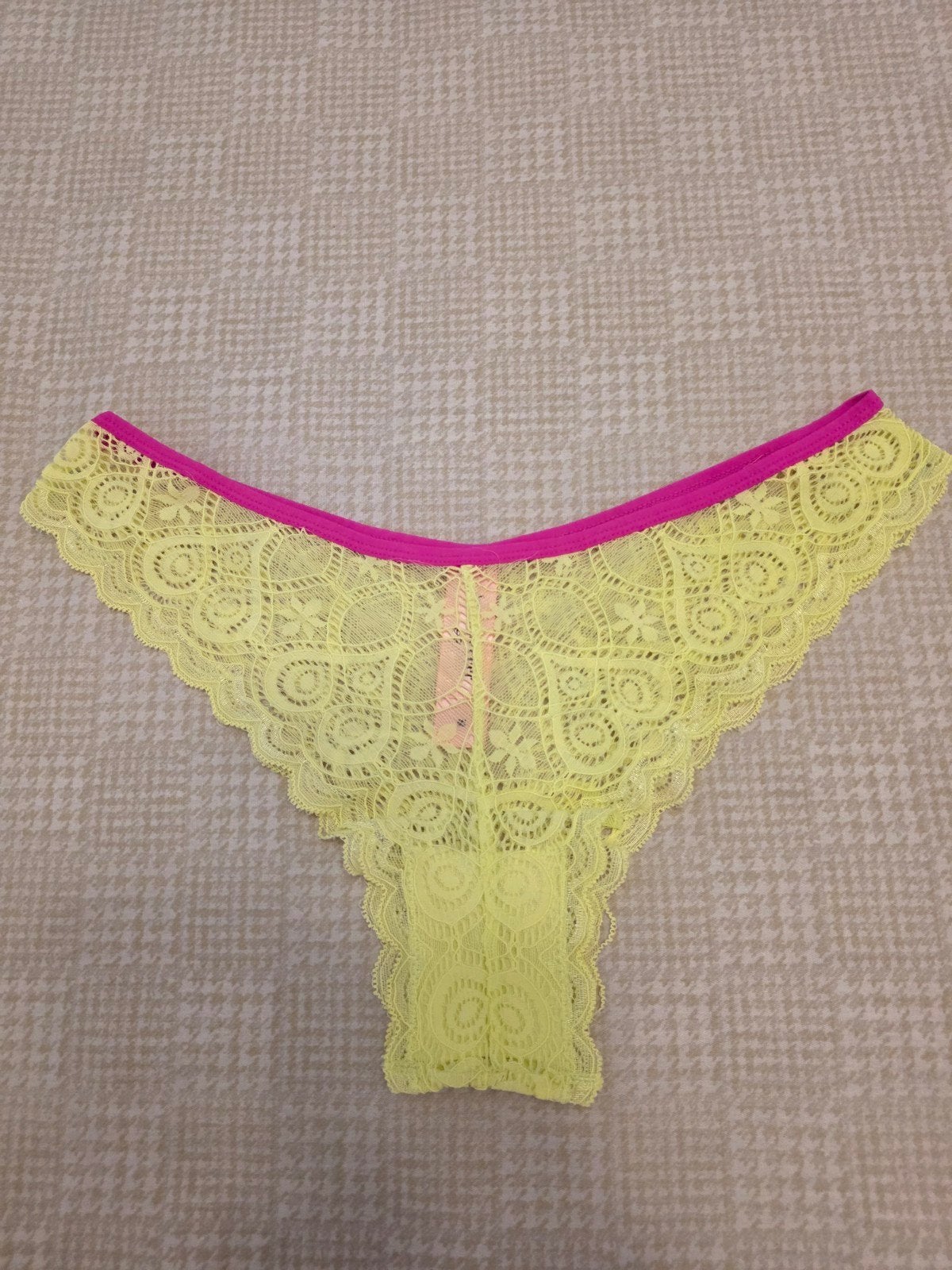 Nieuwe Hunkemöller slipje - Maat M, Hunkemöller, Ophalen of Verzenden, Geel, Slip