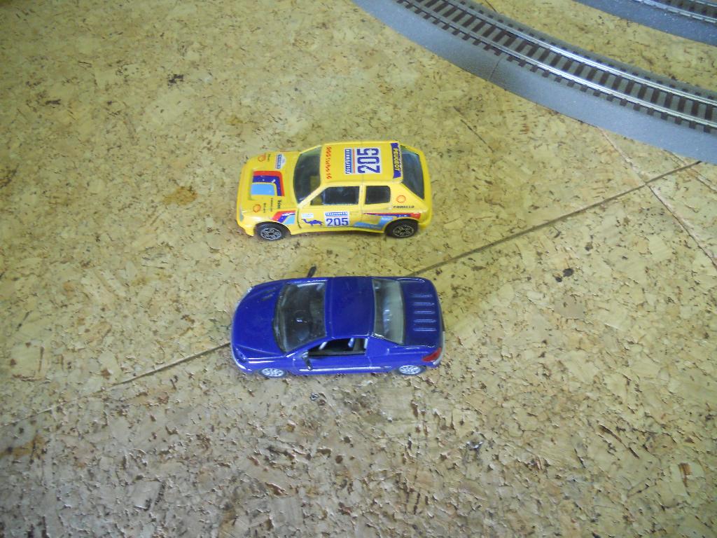 Peugeot 205 en 206, Hobby en Vrije tijd, Modelauto's | 1:43, Zo goed als nieuw, Auto, Solido, Ophalen of Verzenden