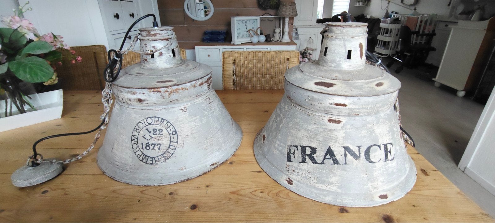 Set van 2 landelijke hanglampen - industrieel design, Zo goed als nieuw, Landelijk / brocant / indutstrieel, Metaal, E27 (groot)