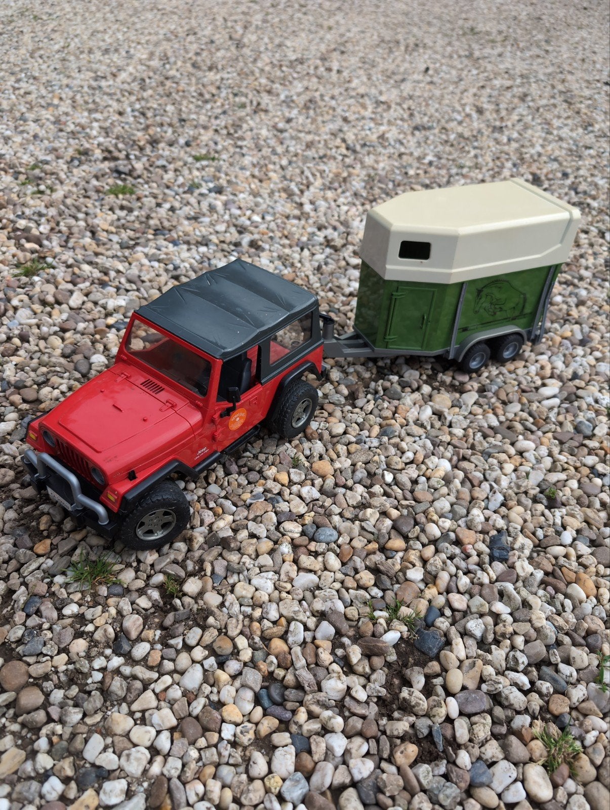 Bruder Jeep met paardentrailer en paarden -, Ophalen of Verzenden, Zo goed als nieuw