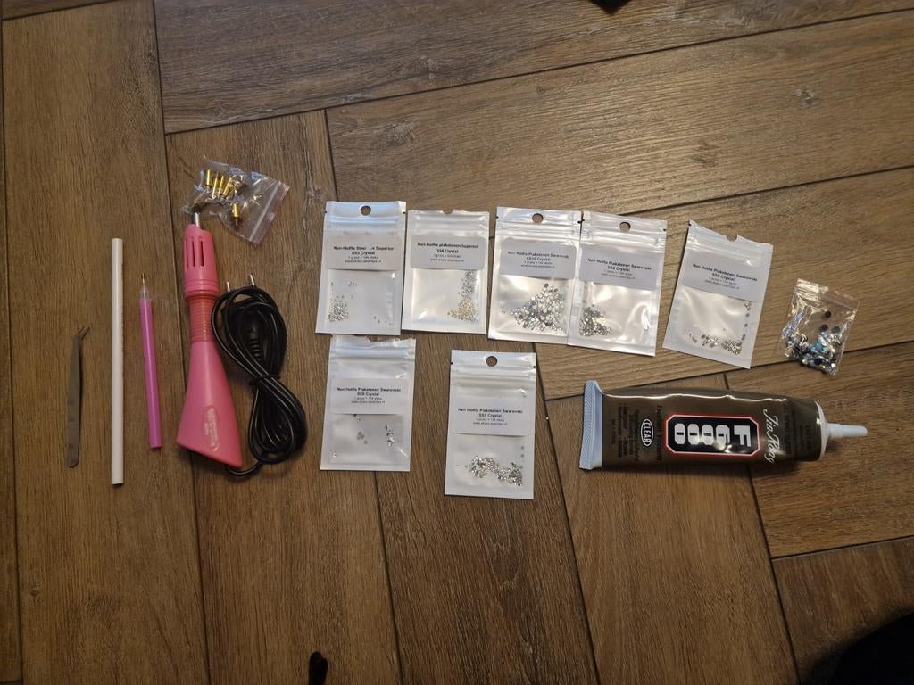 Hotfix applicator en 7 zakjes non hotfix swarovski steentjes, Ophalen of Verzenden, Zo goed als nieuw