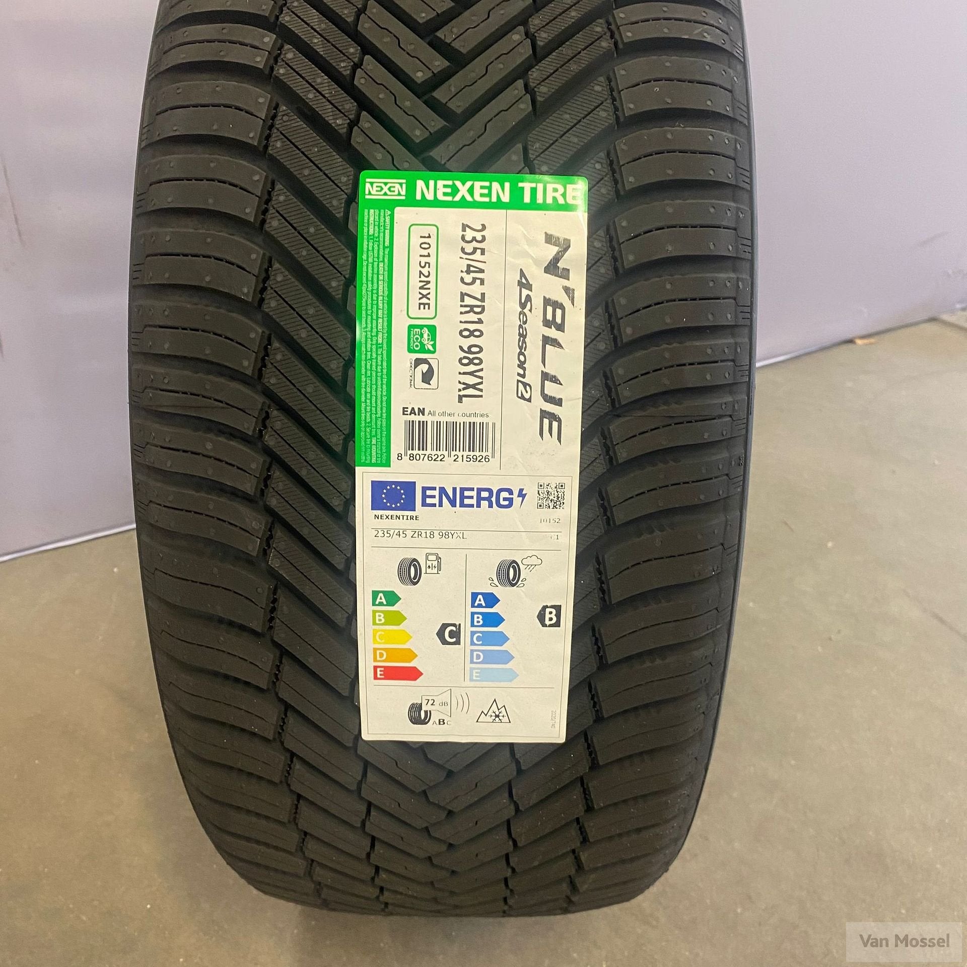 Nexen N Blue 4 Season 2 235/45/ZR18 98Y XL, Auto-onderdelen, Banden en Velgen, 18 inch, Gebruikt, -, -