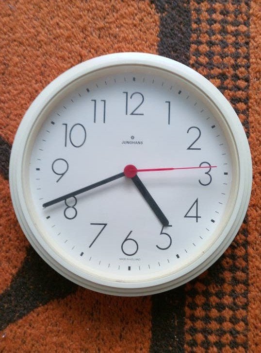Junghans Wandklok - Klassiek Design, Verzamelen, Ophalen of Verzenden, Gebruikt