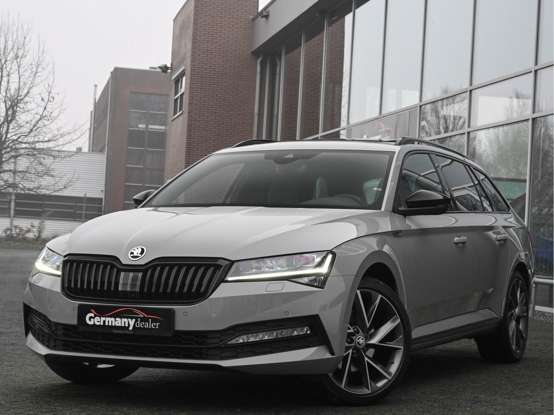 Skoda Superb Combi 1.5 TSI 150PK ACT Sportline Business Pano, Auto's, Zwart, 4 cilinders, Alcantara, Autotrust