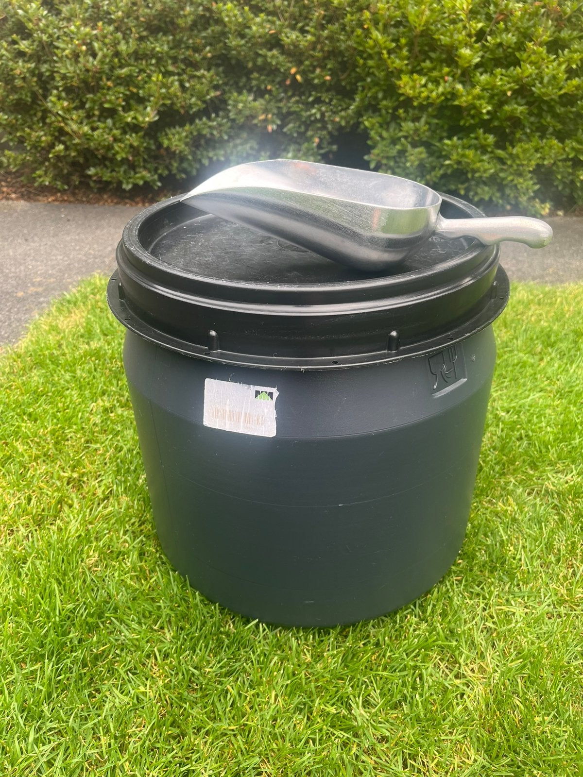Voerton 25ltr met alu schep., Dieren en Toebehoren, Ophalen, Hond