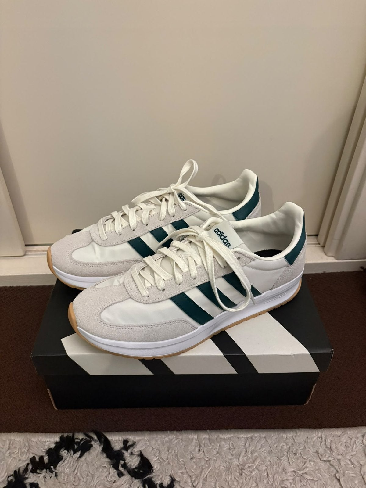 Nieuwe Adidas Run 70’s - maat 44, Ophalen of Verzenden, Nieuw, Overige kleuren