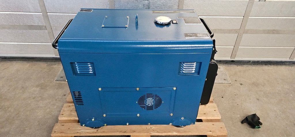 HBM 7900 Watt Diesel Generator - Aggregaat 400/230/12 Volt, Dieselolie, Geluidgedempt, Ophalen of Verzenden, Zo goed als nieuw