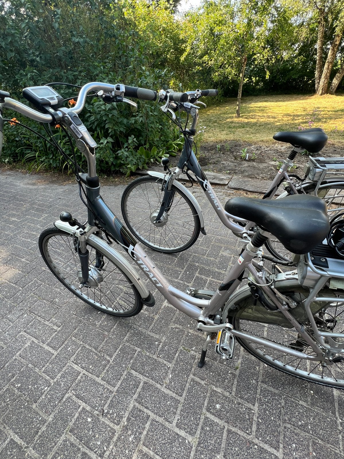 2 elektrische fietsen, opknappers (oude/kapotte accu's), Fietsen en Brommers, Elektrische fietsen, Ophalen, Gebruikt, Minder dan 30 km per accu