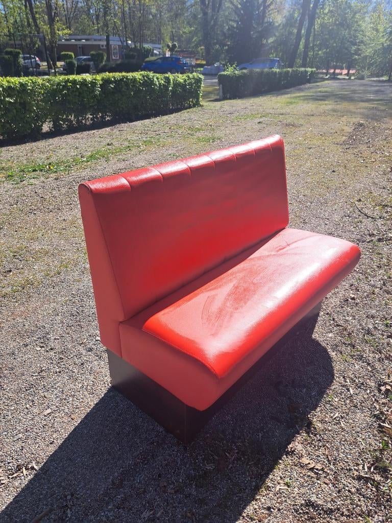 Rode kunstleren bankje, Kunststof, Gebruikt, Tweepersoons, 75 tot 100 cm