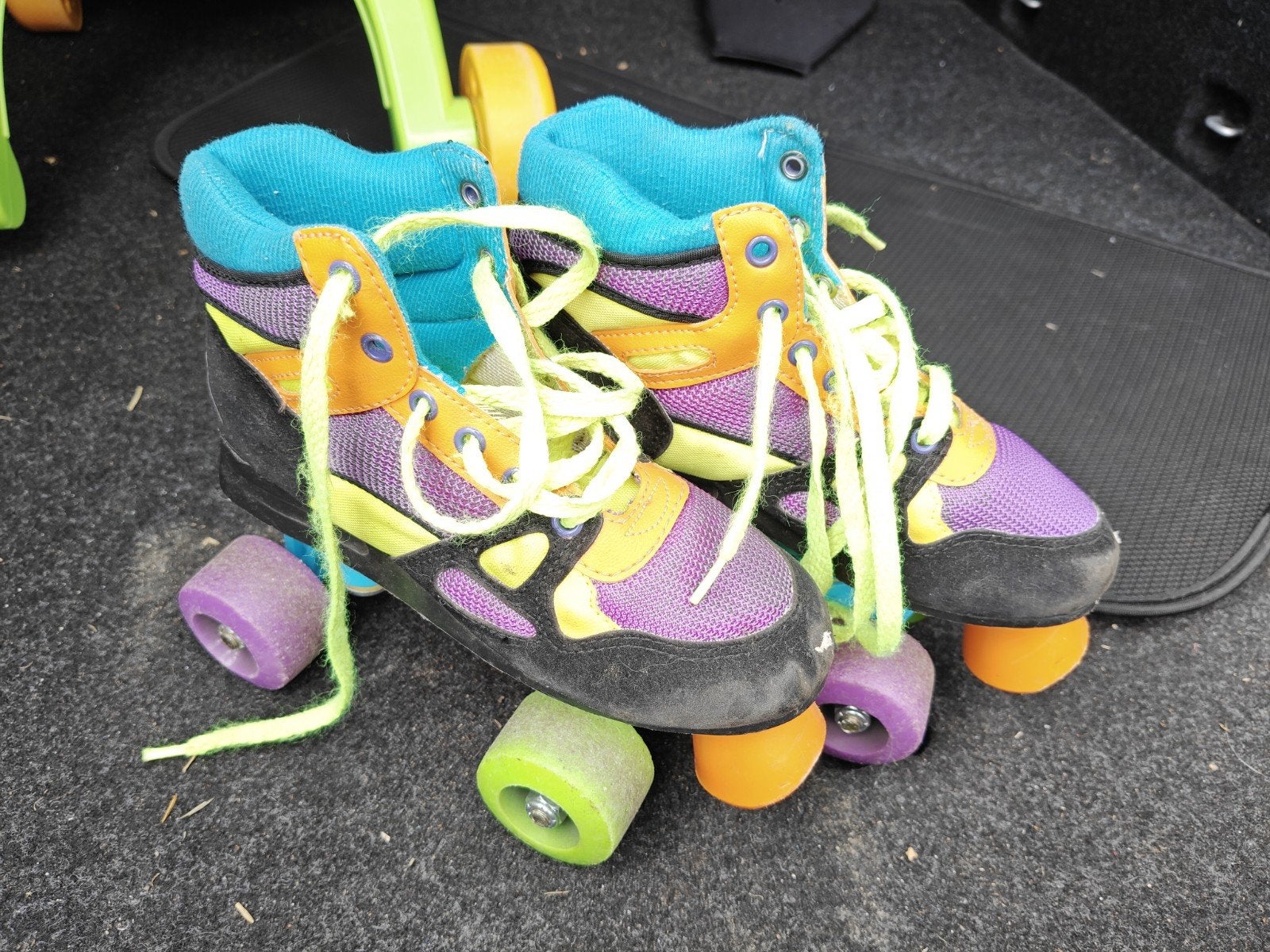 Kleurrijke rolschaatsen voor kinderen, maat 34, Ophalen of Verzenden, Gebruikt, Kinderen