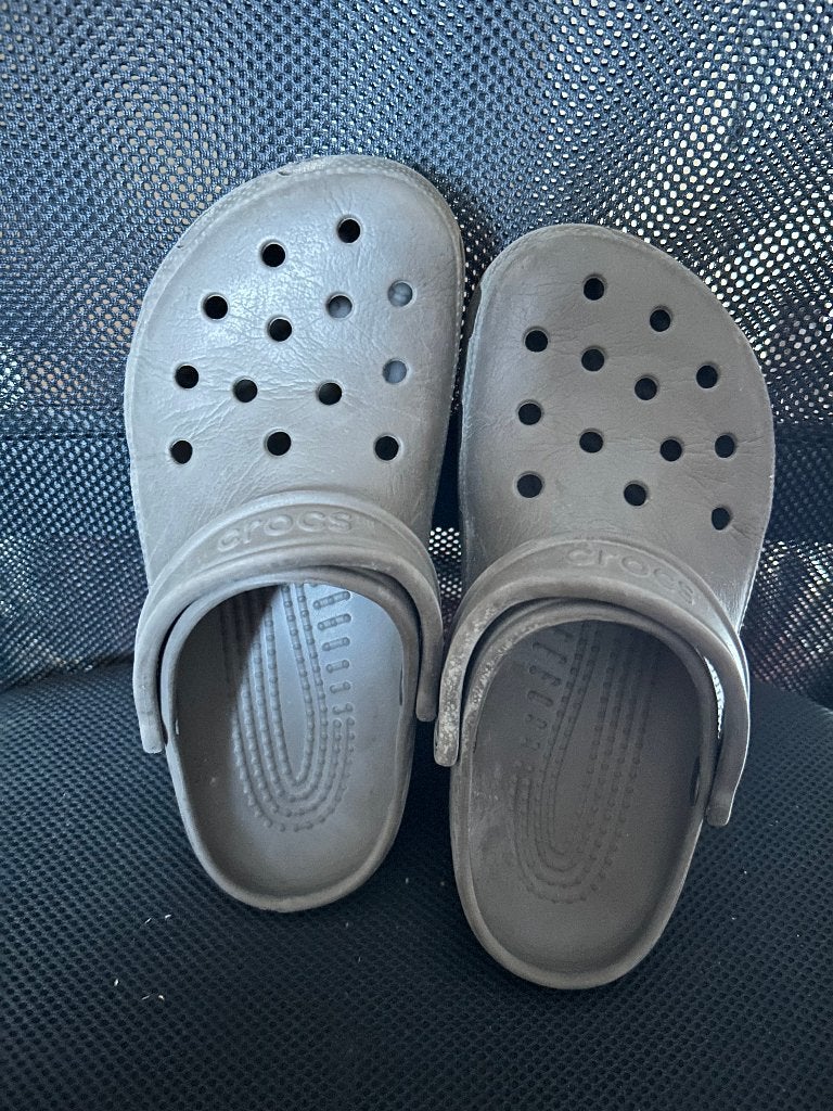 crocs grijze crocs grijs 36 37 5 7 crocs nieuw label 34 35, Gebruikt, Crocs, Jongen of Meisje, Overige typen