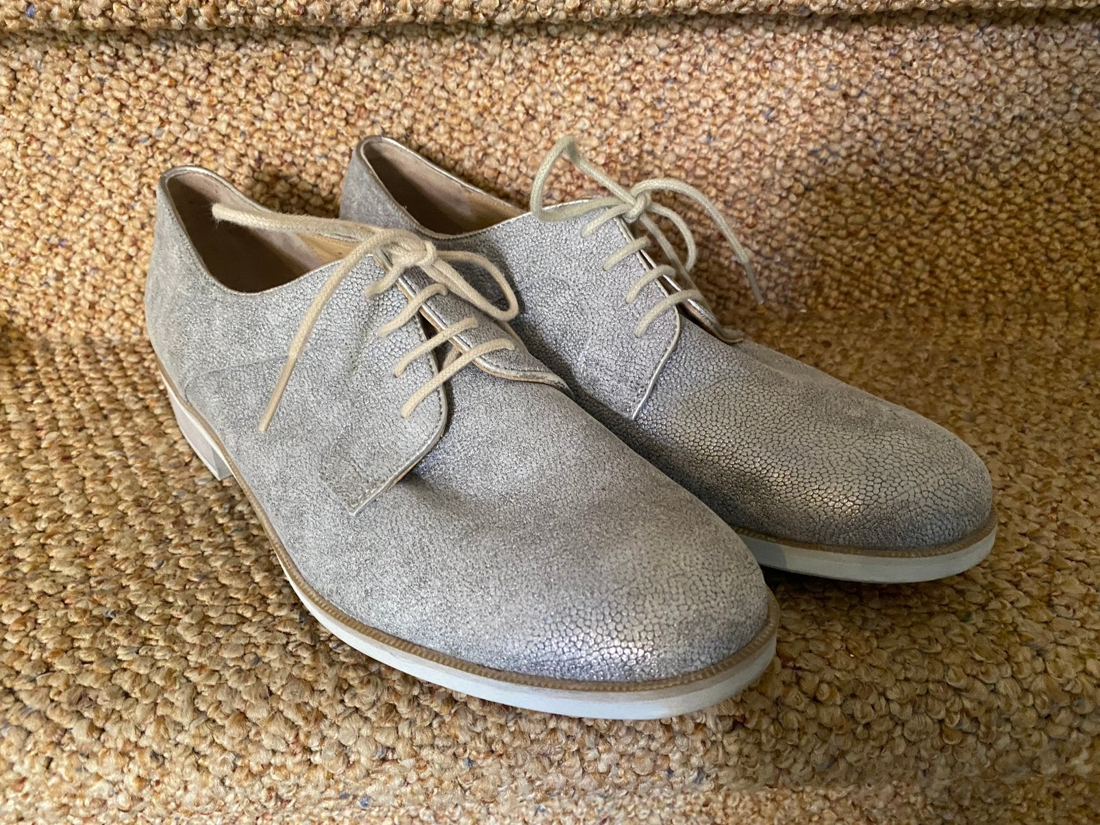 Nette zilveren damesschoenen maat 41-42, / 7,5 echt leer., Ophalen of Verzenden, Zo goed als nieuw, Overige kleuren