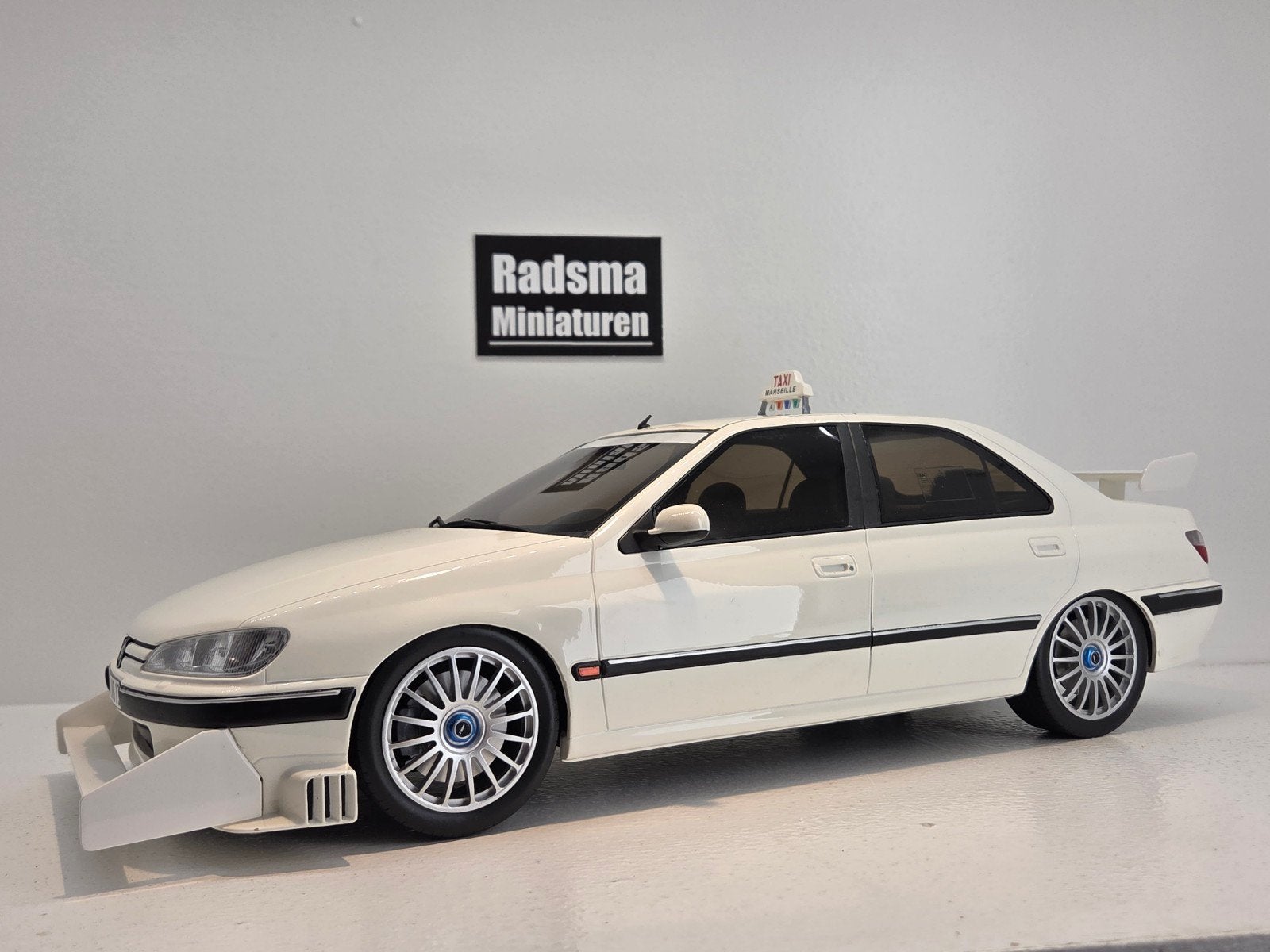 Peugeot 406 Taxi ( Filmauto ) 1:12 Ottomobile, Hobby en Vrije tijd, Auto, Ophalen of Verzenden, Zo goed als nieuw, 1:9 t/m 1:12