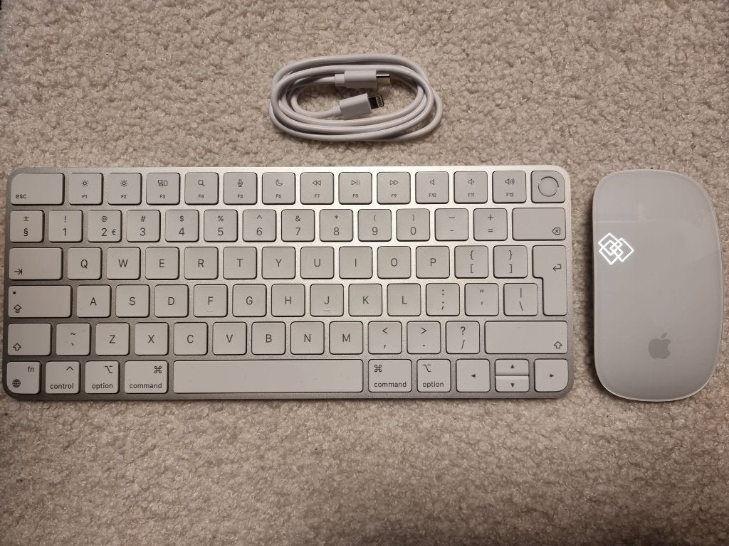 A2449 Apple Magic Keyboard NL Touch ID & Magic Mouse wit set, Ophalen of Verzenden, Zo goed als nieuw, Draadloos, Toetsenbord en muis-set