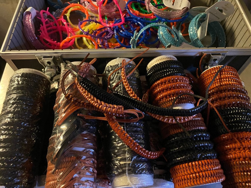 halsveters, leren armbandjes ringen, Diversen, Rommelmarktspullen, Ophalen of Verzenden, Nieuw