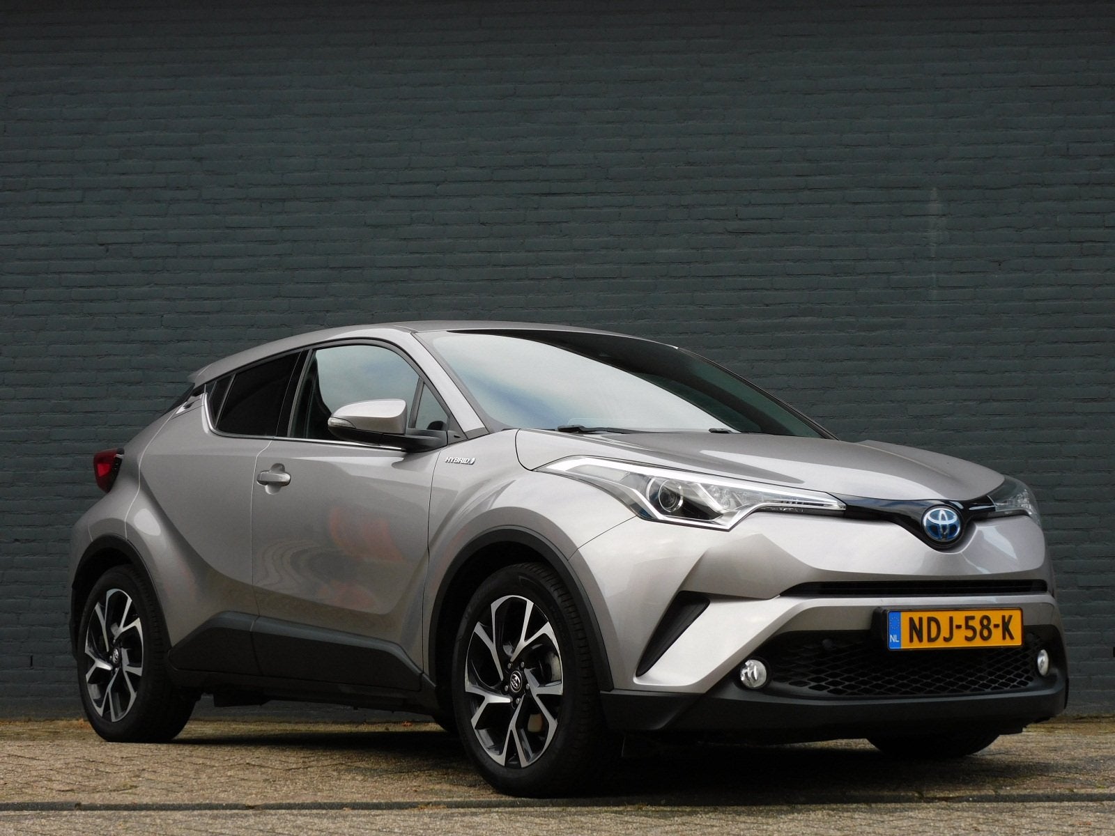 Toyota C-HR 1.8 Hybrid Active 1e EIGENAAR! CAMERA! STOELVERW, Auto's, Dealer onderhouden, Stof, 4 cilinders, Bedrijf