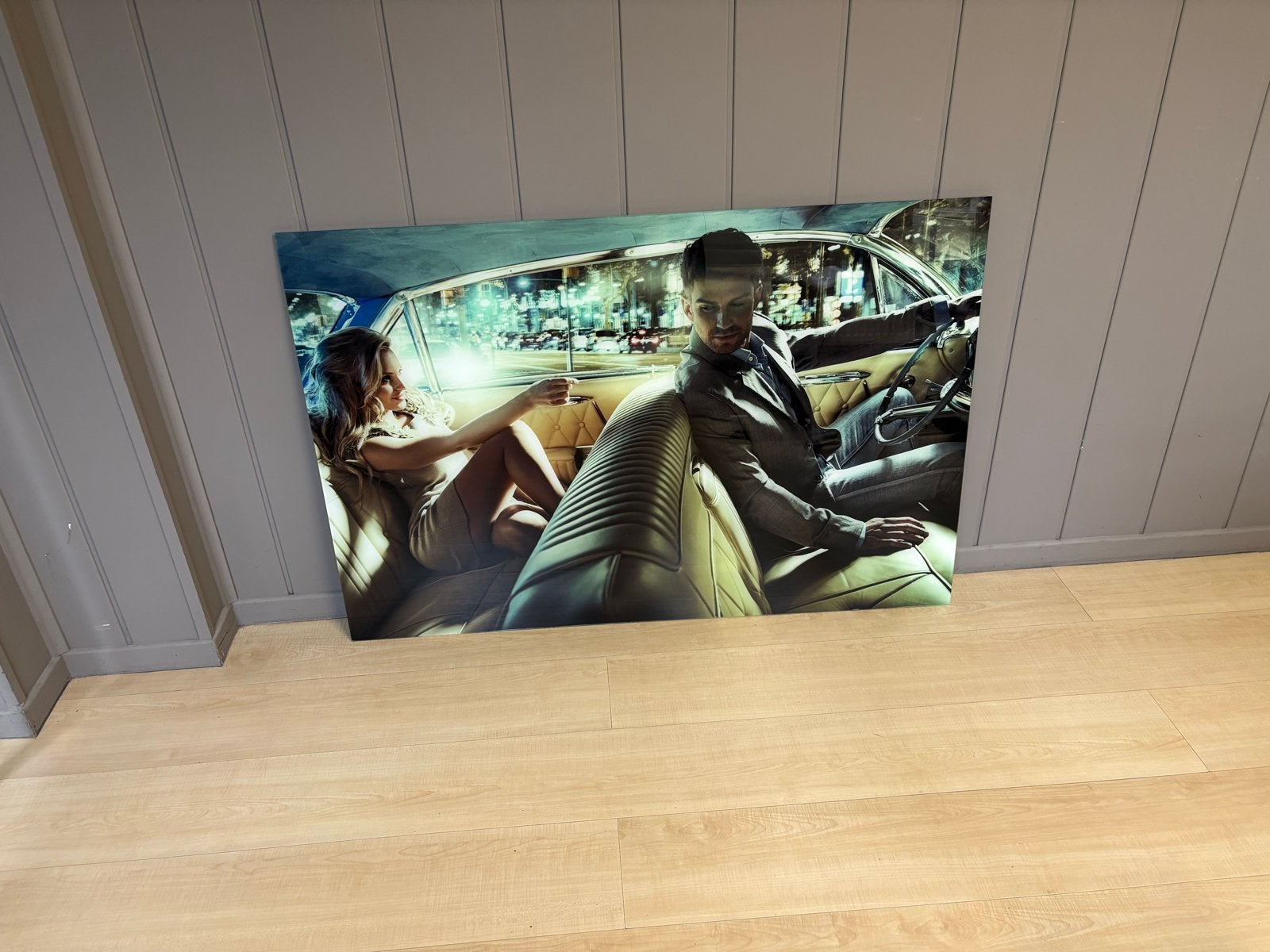 Modern schilderij: plexiglas Man en vrouw in klassieke auto, Figuren, Kunststof, Print, Ophalen