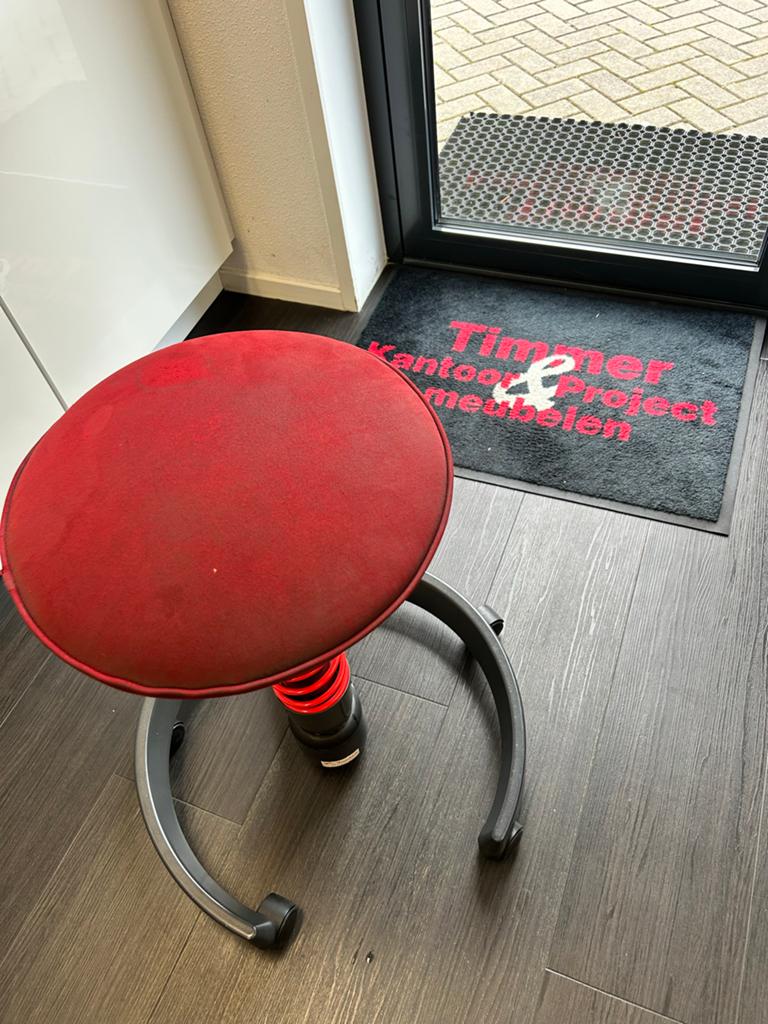 Swopper gebruikte ergonomische stahulp/kruk - rood, Gebruikt, Ophalen of Verzenden, Rood, Eén