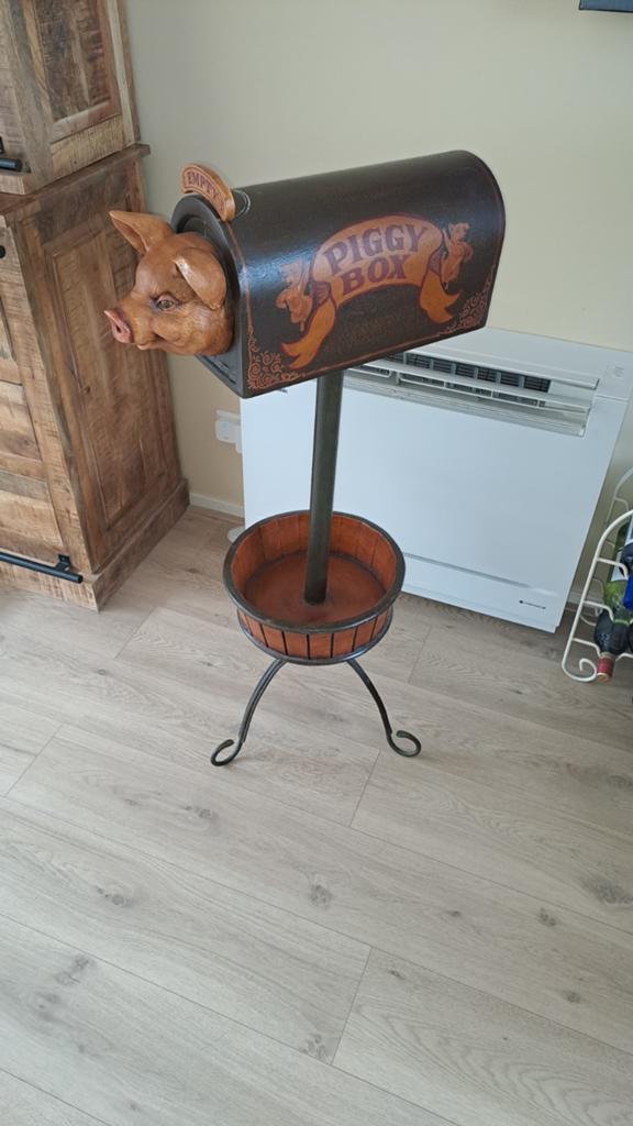 Unieke postbus 'Piggy Box' op standaard - decoratief, Ophalen, Gebruikt, Bruin, Vintage