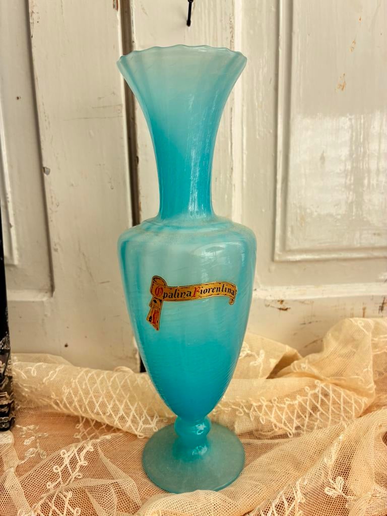 Vintage opaline vaasje, Gebruikt, Overige kleuren, Ophalen of Verzenden, Glas