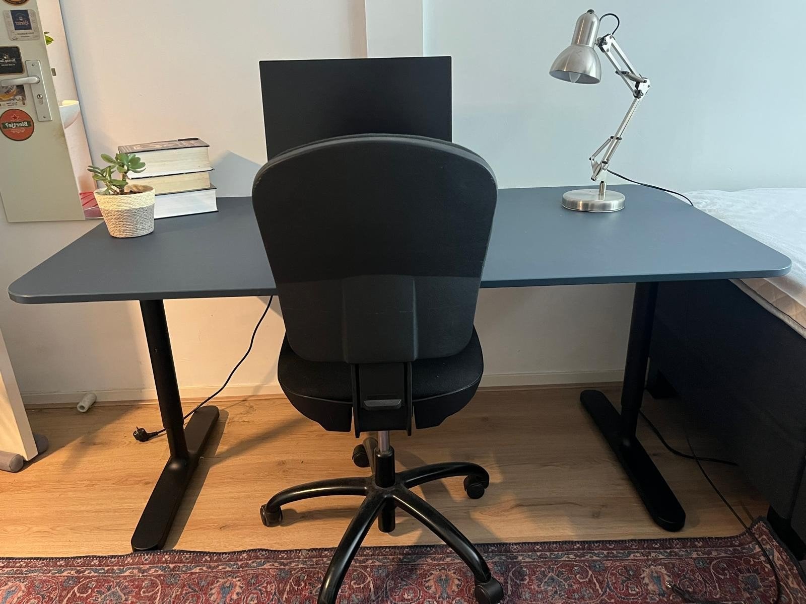 Modern blauwgrijs bureau, merk : Bekant, ikea, Gebruikt, Spaanplaat of MDF, Ophalen of Verzenden, Overige merken