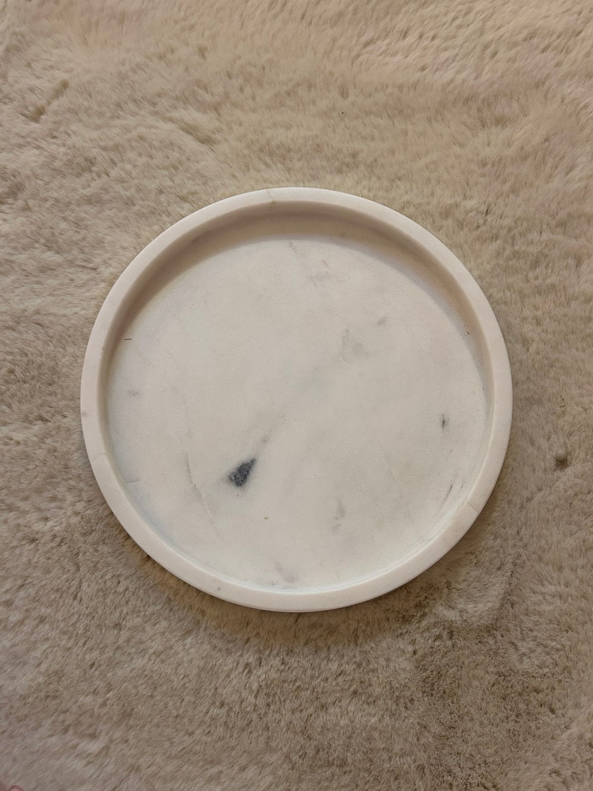 H&M Home rond marmeren dienblad – wit – 25,5 cm, Ophalen, Zo goed als nieuw, Wit, Natuurlijk materiaal