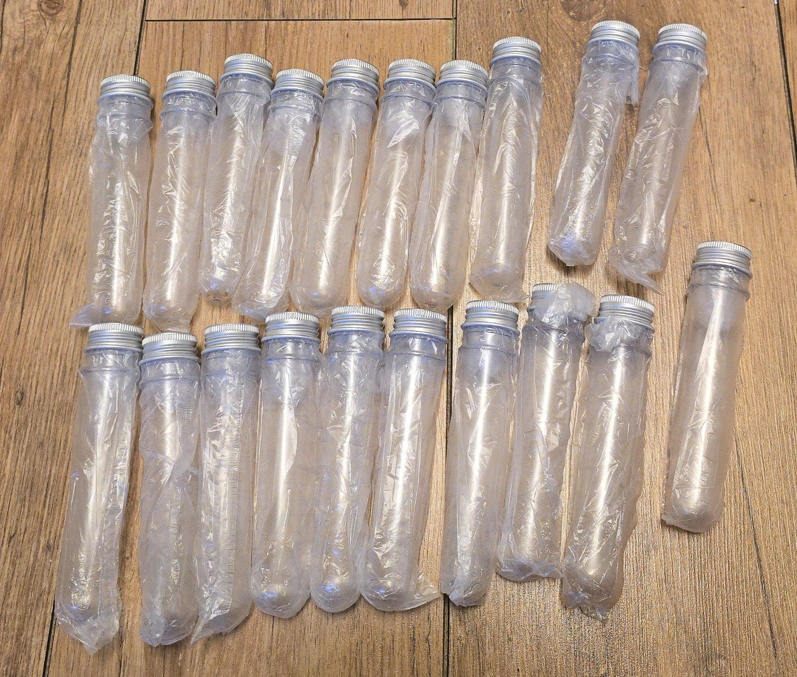20 plastic reageerbuisjes met schroefdop, Hobby en Vrije tijd, Ophalen of Verzenden, Nieuw
